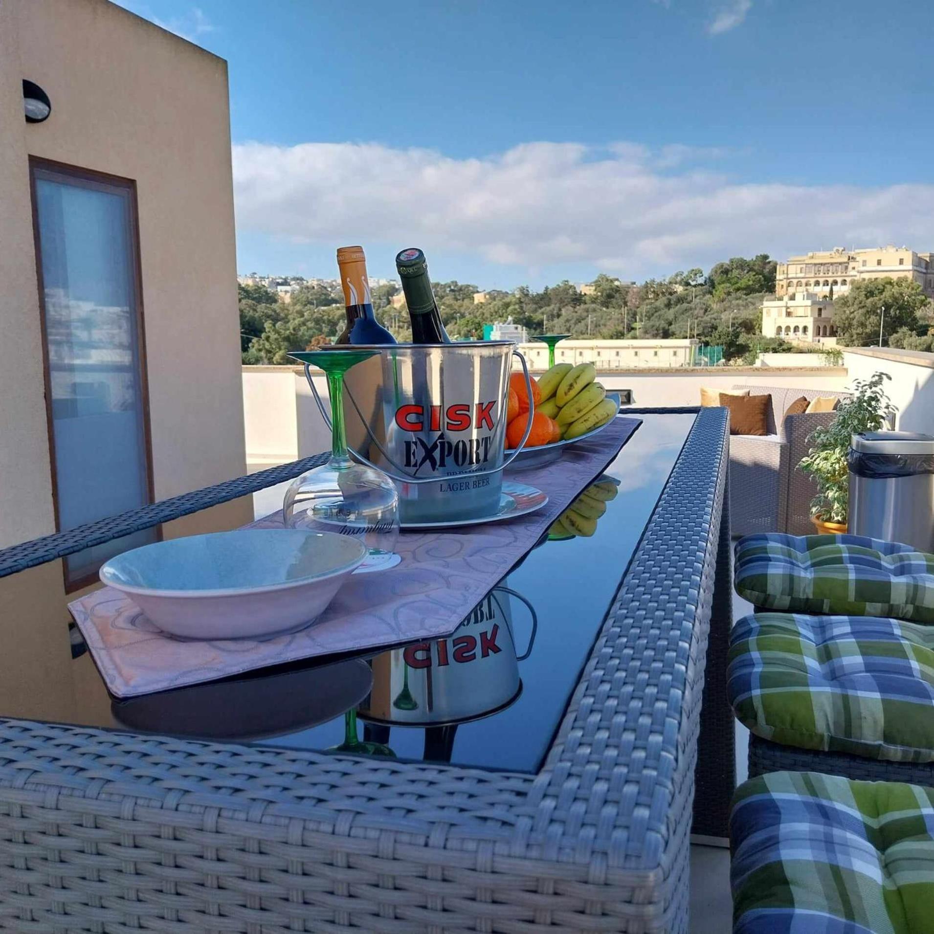 Apartment Luxury 9 Person A Walk To Paceville's Nightlife